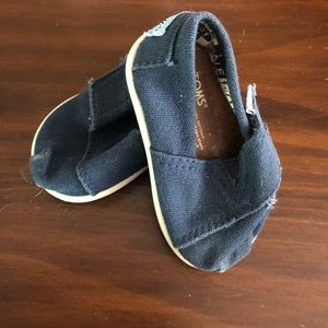 Navy blue toddler toms